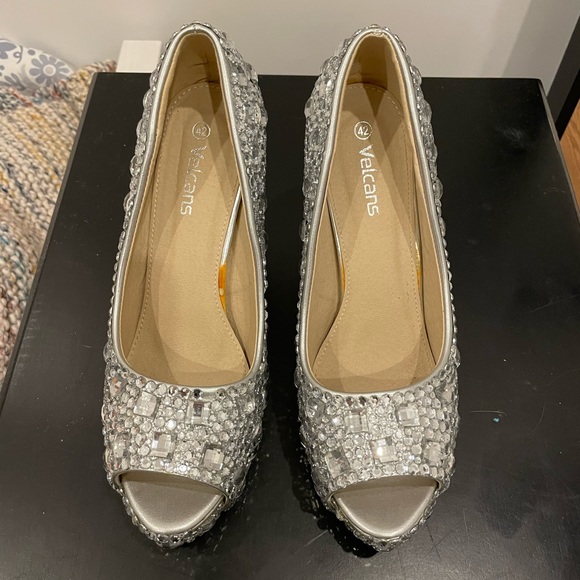 Stunning silver disco ball heels - Picture 2 of 4